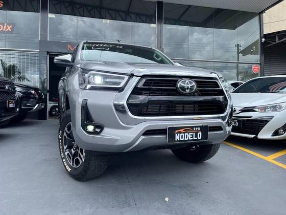 TOYOTA HILUX 2.8 D-4D TURBO DIESEL CD SRX 4X4 AUTOMÁTICO